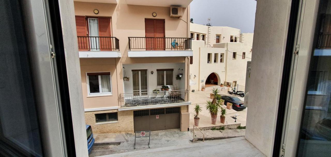 Amphitrite Hotell Khania